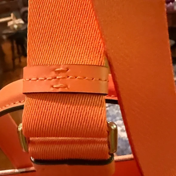 Kate Spade Orange & White Manhattan Small Tote it’s PRISTINE, 🌺 - Picture 4 of 7